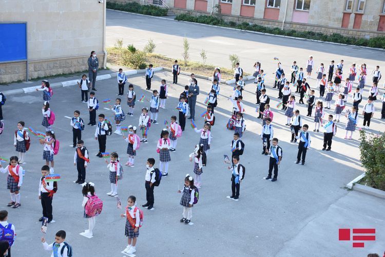 Во всех учебных заведениях и детсадах Азербайджана объявлены каникулы