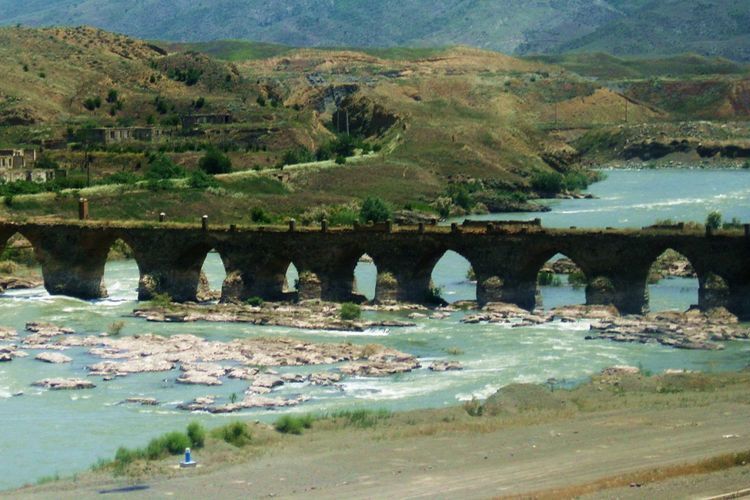 Азербайджан и Иран проведут мероприятия с целью включения Худаферинского моста в Список ЮНЕСКО