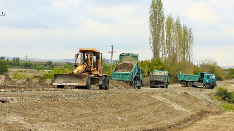 Началось восстановление дорог, ведущих в села Суговушан и Талыш - ФОТО