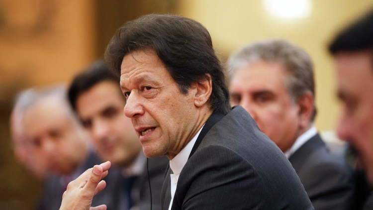  Премьер Пакистана обвинил Макрона в нападках на ислам