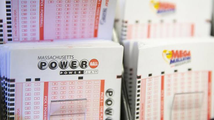 Американец выиграл $2 млн, по ошибке купив два одинаковых лотерейных билета