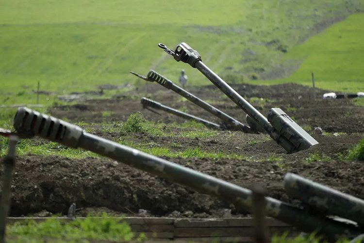 Минобороны: ВС Армении подвергли артиллерийскому обстрелу подразделения азербайджанской армии в селе Сефийан Лачинского района