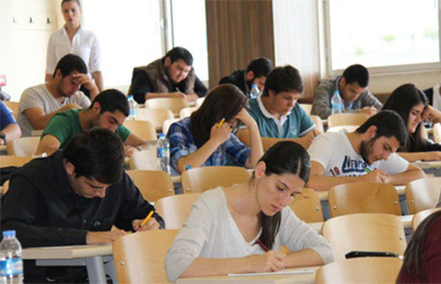 В Азербайджане предложили объединить выпускные и вступительные экзамены
