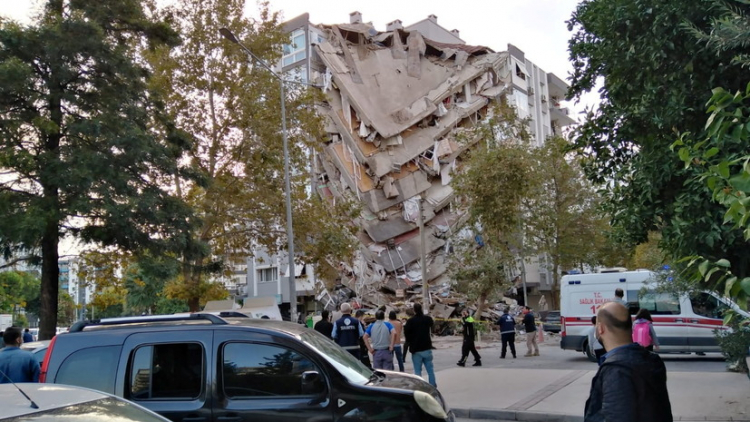 Турция заявила о готовности помочь Греции после землетрясения 