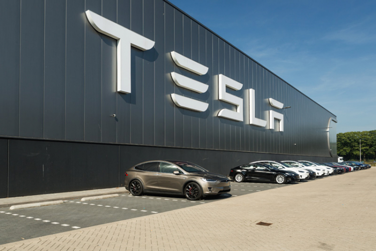 Tesla продаст акции на сумму около $5 млрд