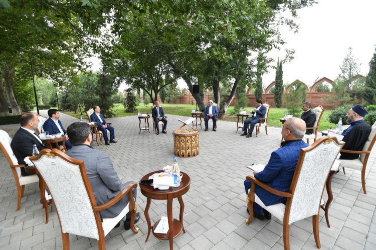 Помощник президента Азербайджана провел встречу с религиозными деятелями в Гяндже
