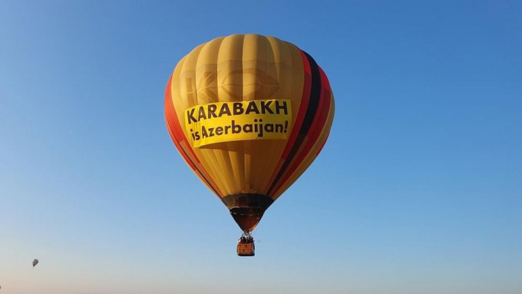 В небе над Украиной парил воздушный шар с лозунгом "Карабах — это Азербайджан!" - ФОТО
