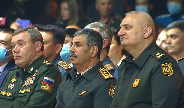 Министр обороны Азербайджана принял участие в церемонии закрытия АрМИ-2020 - ФОТО