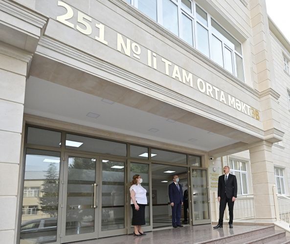 Ильхам Алиев принял участие в открытии нового корпуса средней школы в Баку - ФОТО - ОБНОВЛЕНО