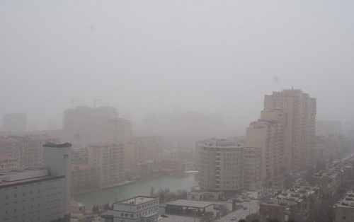 Пыльный туман окутал Баку и Абшерон 