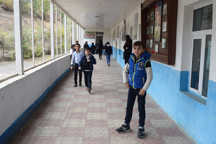 В азербайджанских школах, расположенных на границе с Арменией, будет проводиться этот курс - ЧАС В НЕДЕЛЮ 