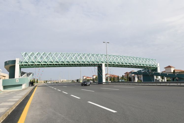 Ильхам Алиев принял участие в открытии надземного пешеходного перехода в Баку - ФОТО