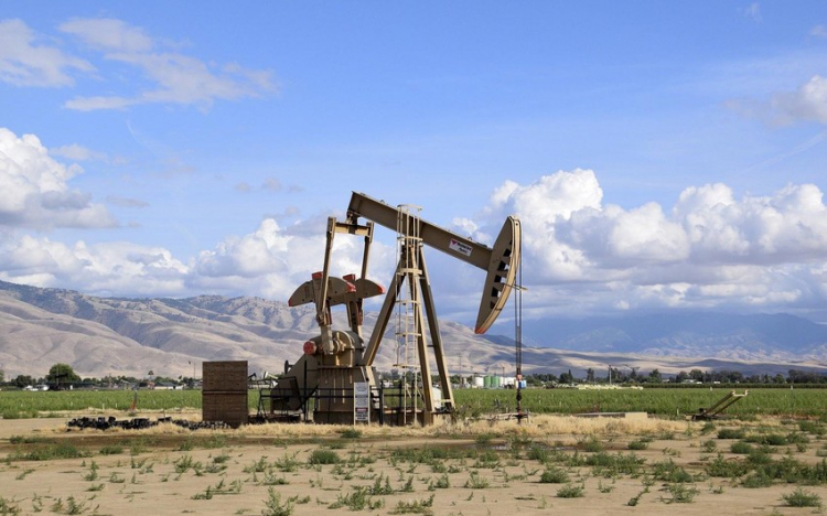 EIA снизила прогноз по среднесуточной добыче нефти в Азербайджане
