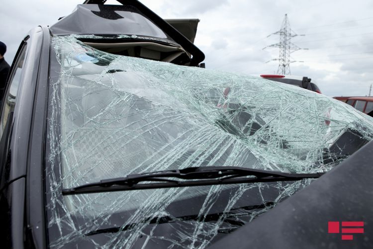 В Гёйчае столкнулись 2 автомобиля, пострадали 3 человека