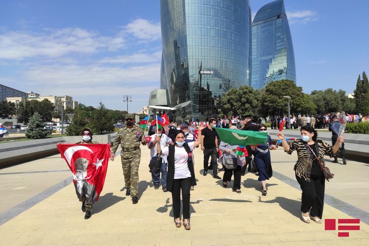 В Баку прошла акция поддержки Турции - ФОТО