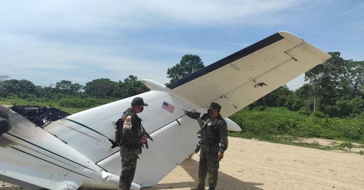 Венесуэльские военные сбили перевозивший наркотики самолет из США - ФОТО
