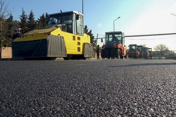 На продолжение работ по реконструкции автомобильных дорог в Хатаинском районе выделено 10,05 млн манатов