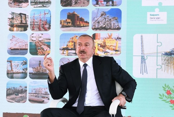  Ильхам Алиев: Труд наших нефтяников служит интересам азербайджанского народа