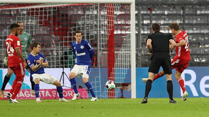 «Бавария» забила восемь безответных мячей в матче с «Шальке»
