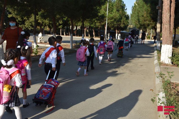 В Азербайджане родители 7 868 учащихся отказались отправлять детей в школу 