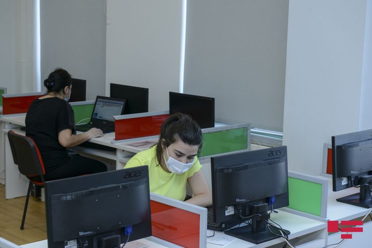 В Баку 4 класса переведены на дистанционное обучение из-за выявления коронавируса