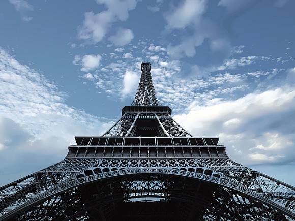 В Париже сообщили о минировании Эйфелевой башни 