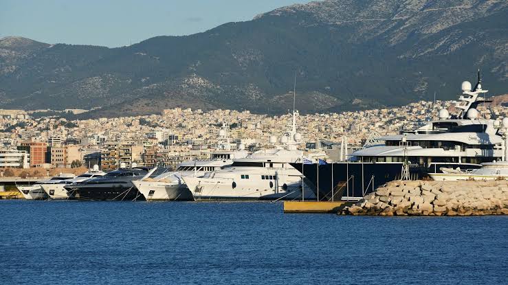 В Греции двух российских моряков приговорили к 600 годам колонии 