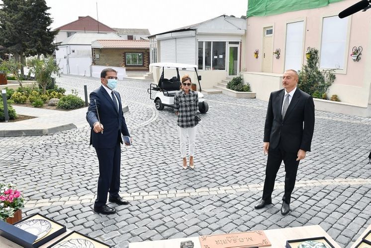 Ильхам Алиев и Мехрибан Алиева ознакомились с работами по благоустройству в поселке Балаханы - ОБНОВЛЕНО - ФОТО