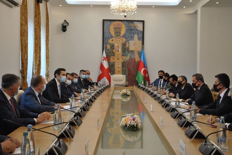 Глава МИД Азербайджана встретился с заместителем председателя парламента Грузии - ФОТО