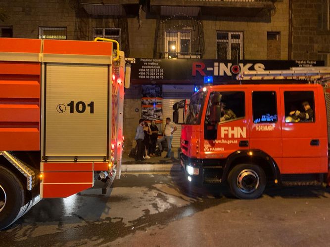 В одном из пабов Баку произошел пожар, посетители эвакуированы - ФОТО