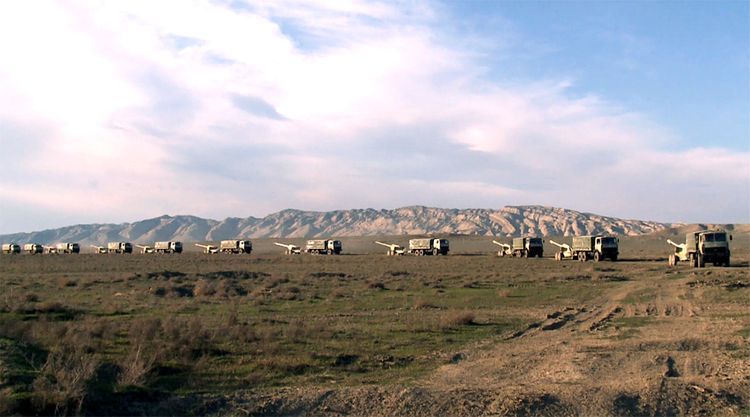 Танковые подразделения ВС Азербайджана во взаимодействии с артиллерией выполняют учебно-боевые задачи - ВИДЕО