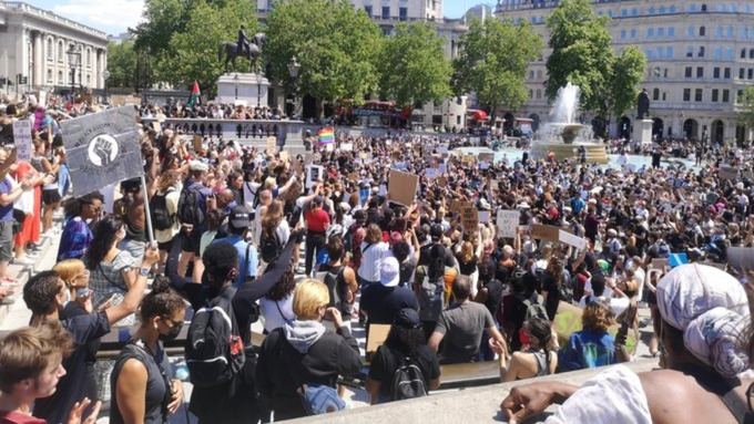 Тысячи противников карантина устроили акцию в центре Лондона