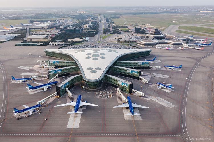 Международный аэропорт Гейдар Алиев переходит на ограниченный режим работы