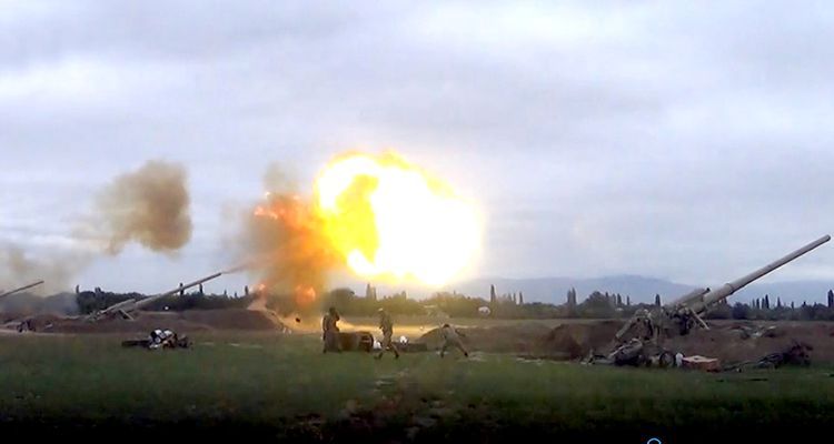 МО Азербайджана показало видео артиллерийских ударов по ВС Армении в Карабахе - ВИДЕО