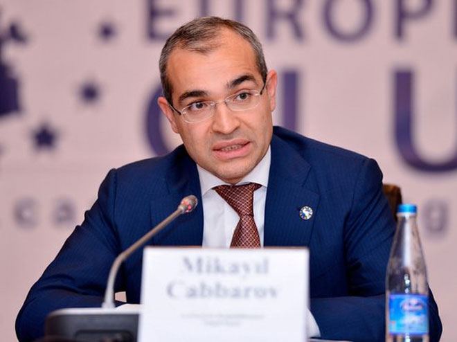 Министр экономики Азербайджана вакцинировался от COVID-19