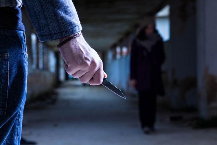 В Баку мужчина нанес невестке ножевое ранение