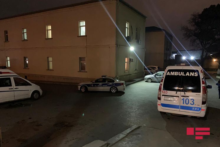 В Баку автомобиль врезался в фонарный столб, погиб водитель