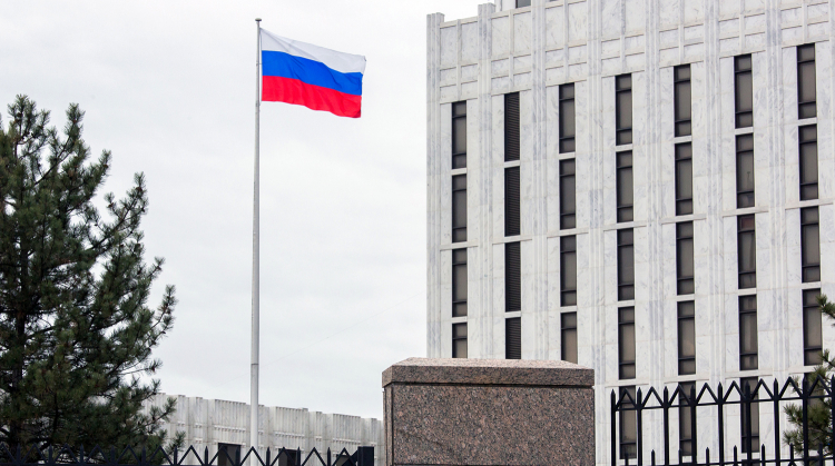 Bloomberg: российских дипломатов могут выдворить из США