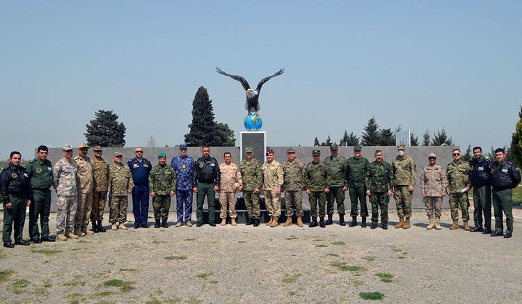 Военные атташе зарубежных стран в Азербайджане посетили воинскую часть ВВС