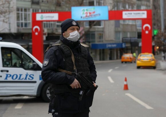 В Турции ужесточили меры против COVID-19