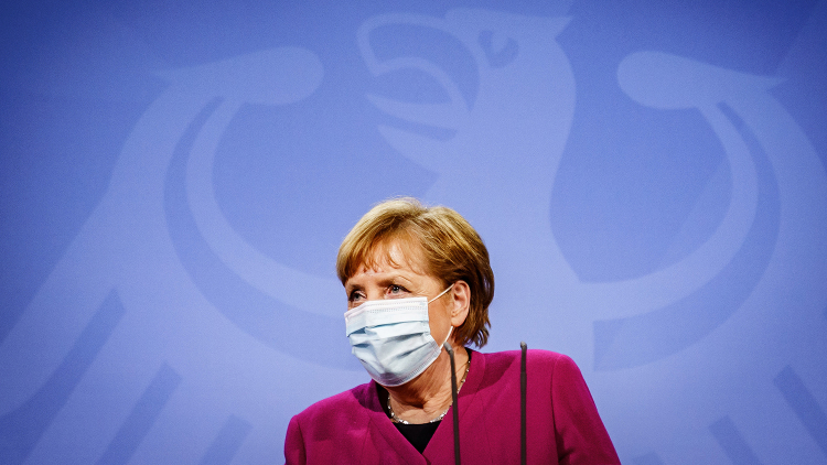 Меркель привилась вакциной AstraZeneca
