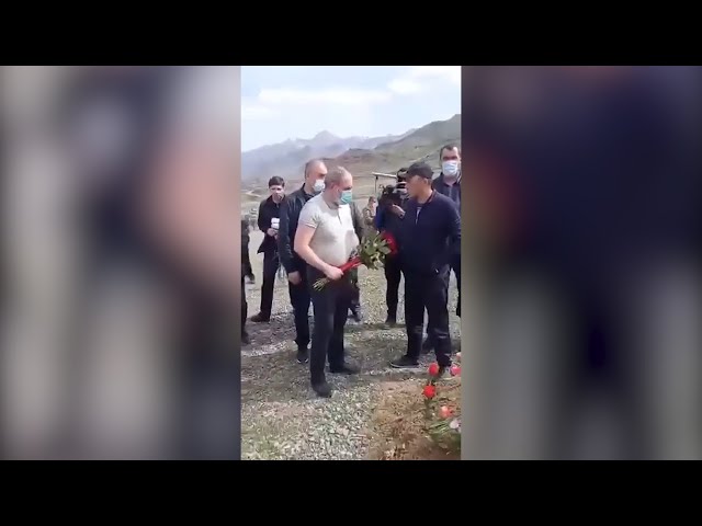Пашиняну не дали возложить цветы на могилу погибшего солдата - ВИДЕО
