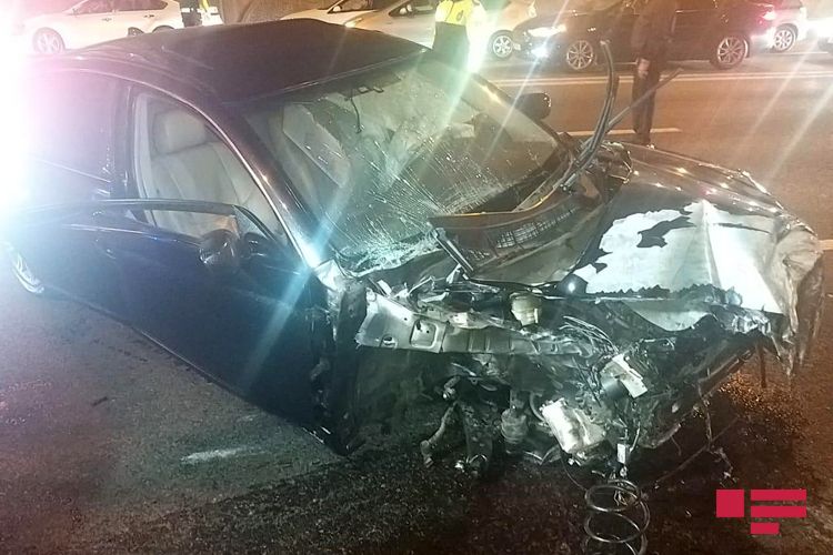 В Баку столкнулись 4 автомобиля, ранены три человека - ФОТО