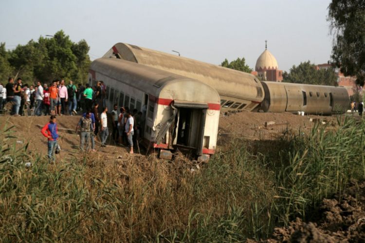 В Египте при сходе поезда с рельсов погибли 11 человек, 98 получили ранения