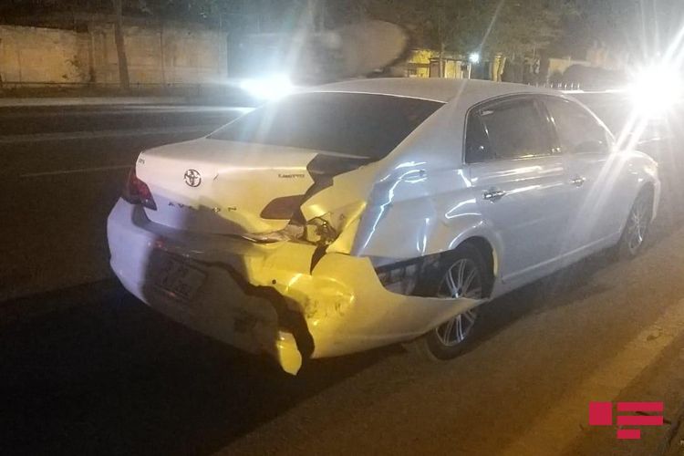 В Баку участники ДТП избили виновника аварии  - ФОТО