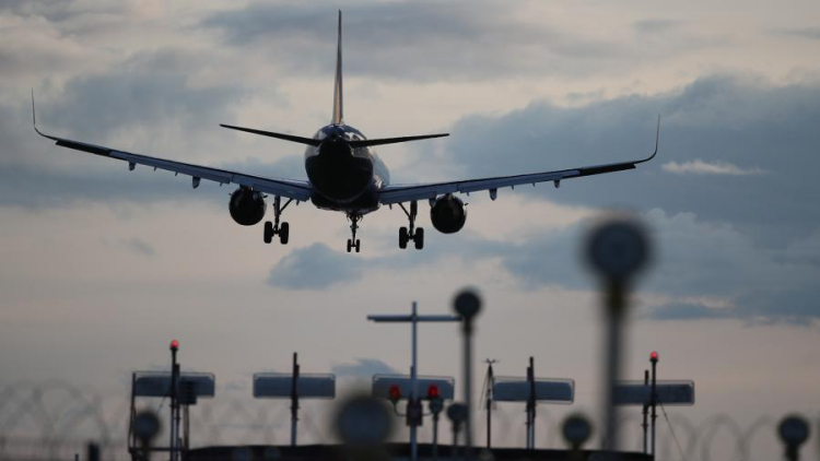 Турция возобновляет авиасообщение с двумя странами
