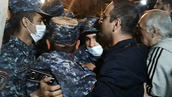 В Ереване задержали 14 человек на акции протеста - ВИДЕО