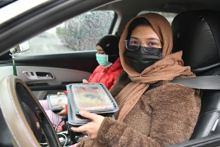 После года изоляции мусульмане благодарны за ифтар на колесах
