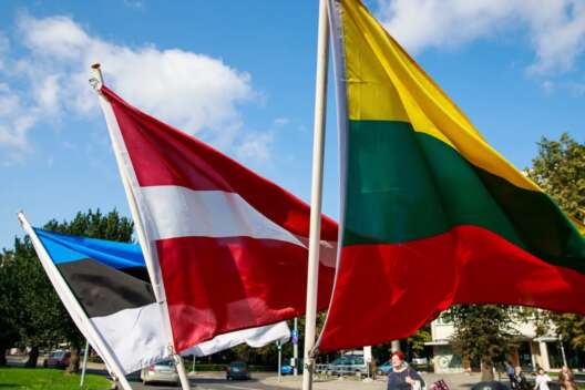 Латвия, Литва и Эстония высылают российских дипломатов
