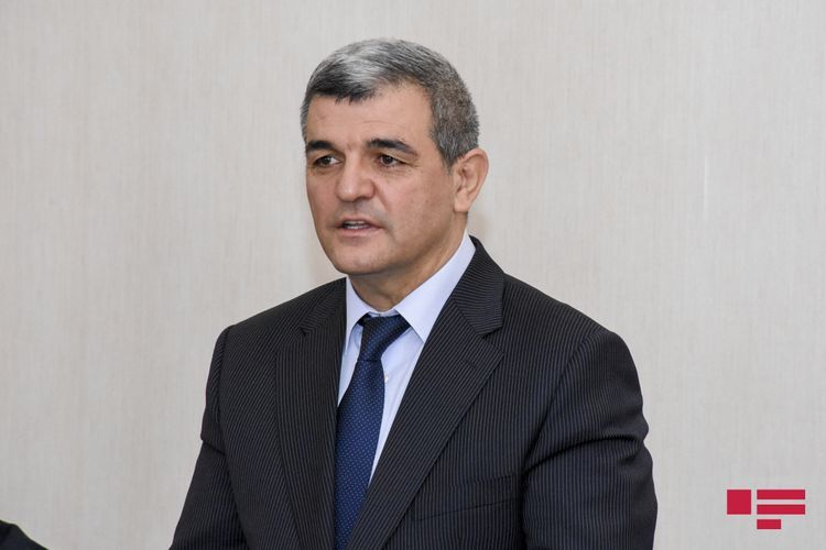 Азербайджанский депутат: Если гражданин платит налоги, он не должен получать платное лечение
